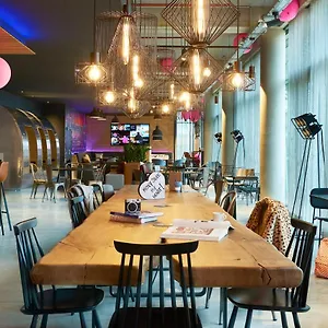 Moxy Paris Charles De Gaulle Airport מלון